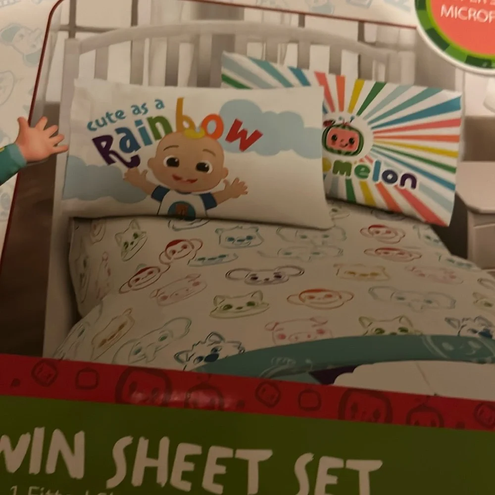 Cocomelon 3pcs Twin Sheet set: 1 flat & 1 fitted sheet, 1 pillowcase